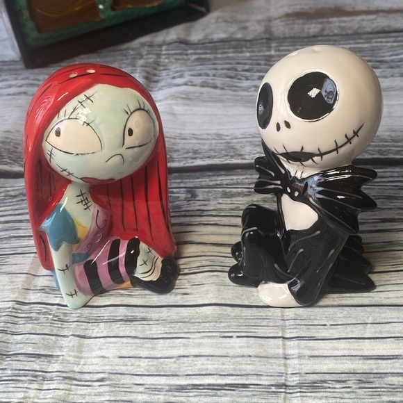 Nightmare Before Christmas Salt and Pepper Shakers - Picture 4 of 9
